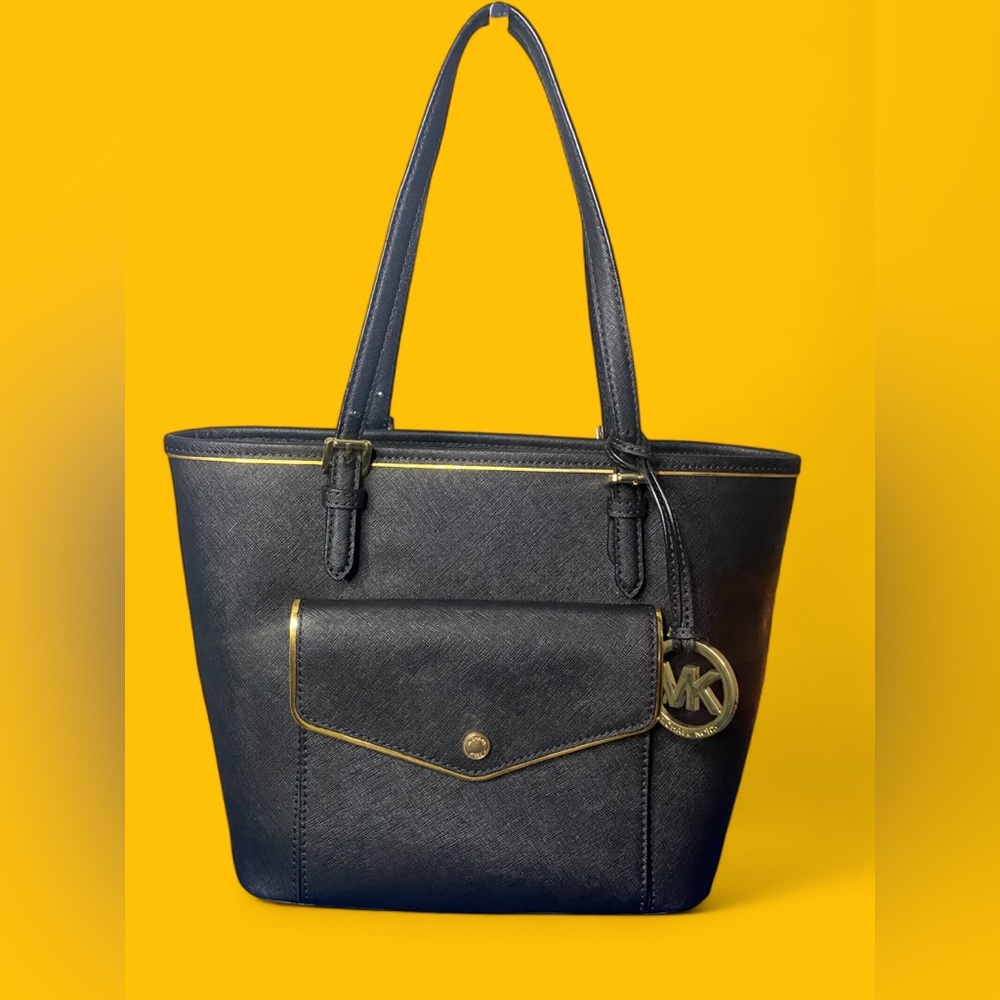 Michael Kors Jet Set Saffiano leather Multifunction Pocket Tote